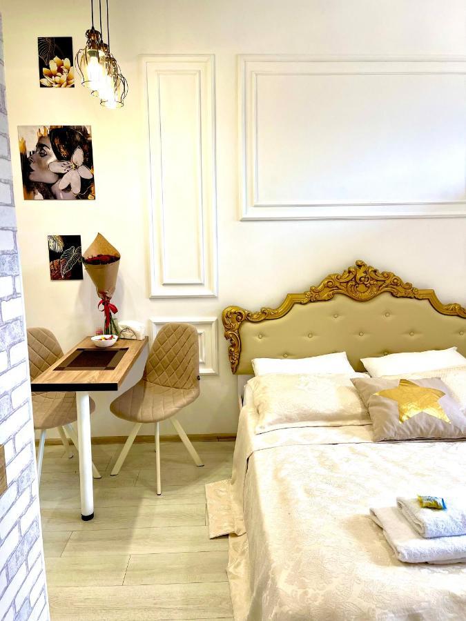 Vintage Apartment Kotlyarska10 Lviv Buitenkant foto